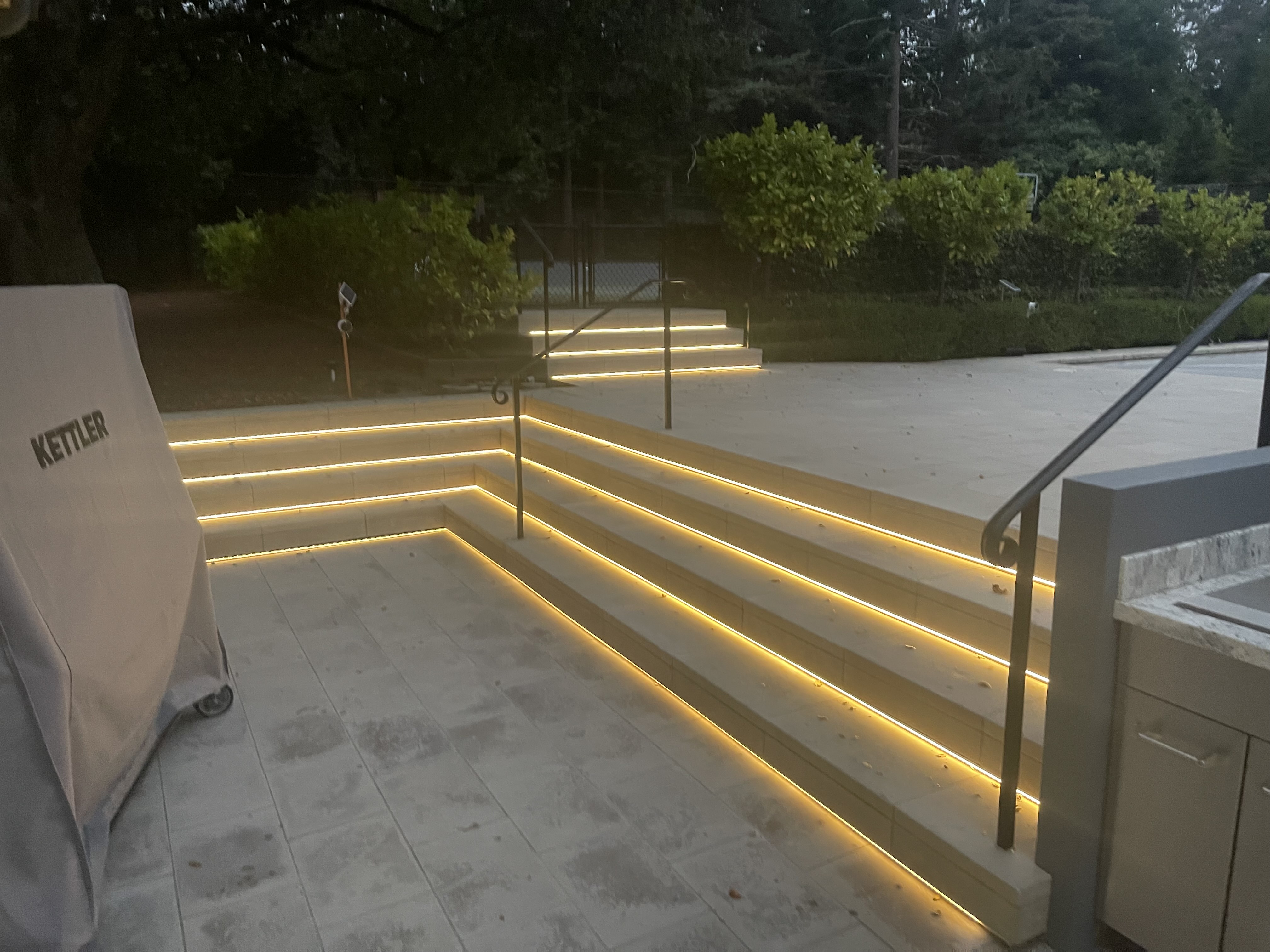 Outdoor LED landscape step lighting